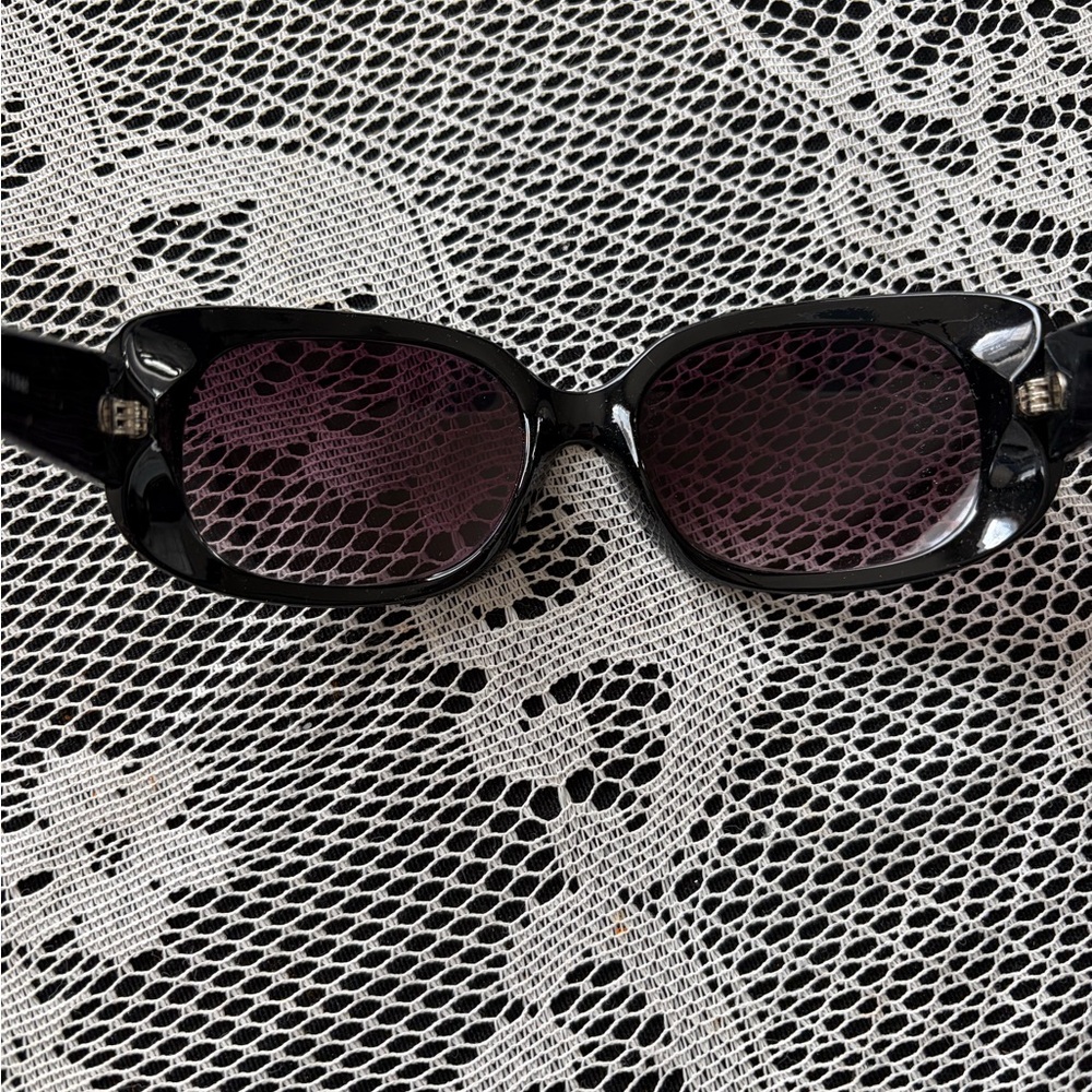 Daisy Fuentes Black Frame Sunglasses with Dark Gradient Lenses - Picture 3 of 3